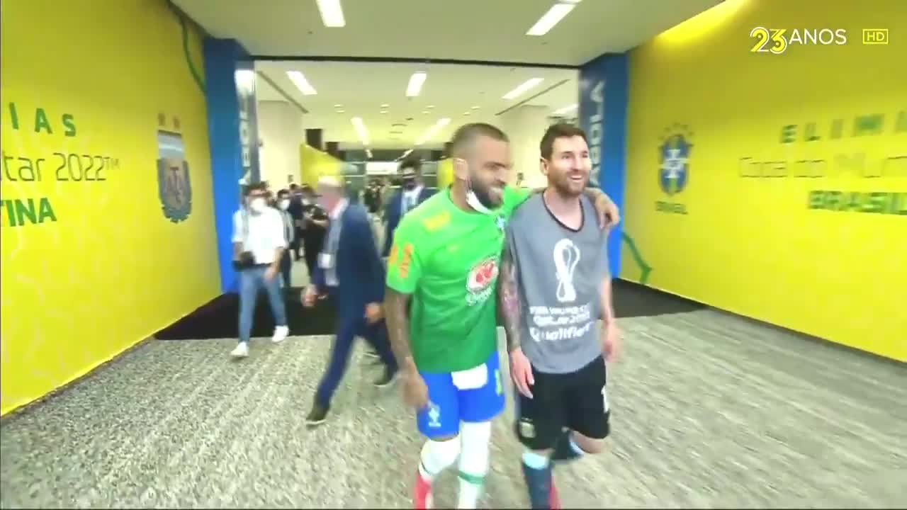 活久见！巴西vs阿根廷比赛中断 梅西球员通道无奈苦笑