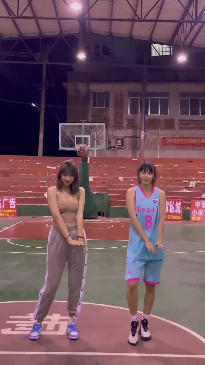 高个篮球小姐姐晒视频：微胖难道不比竹竿香吗？