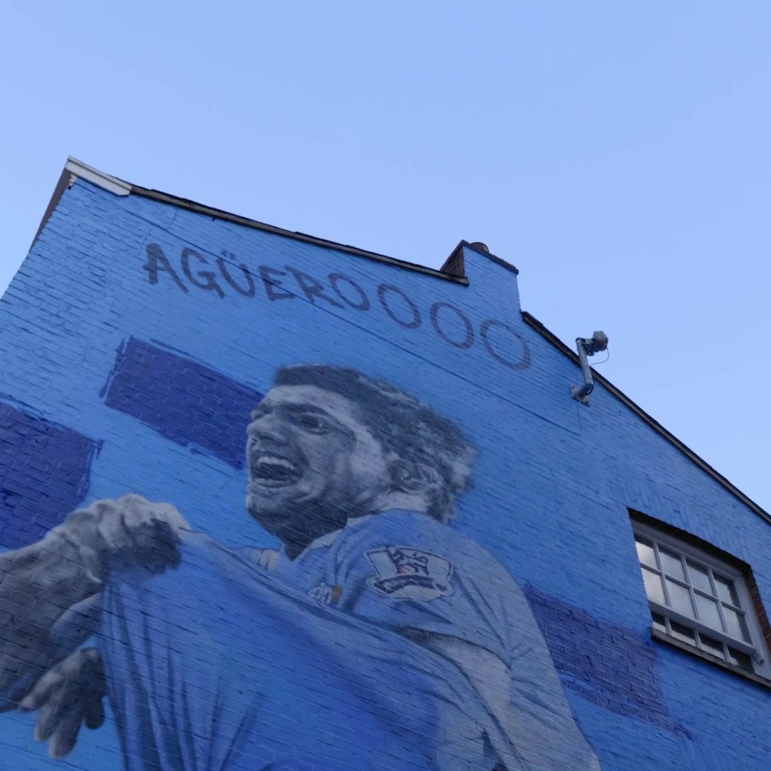 曼城俱乐部为阿圭罗曼市街头打造巨幅涂鸦