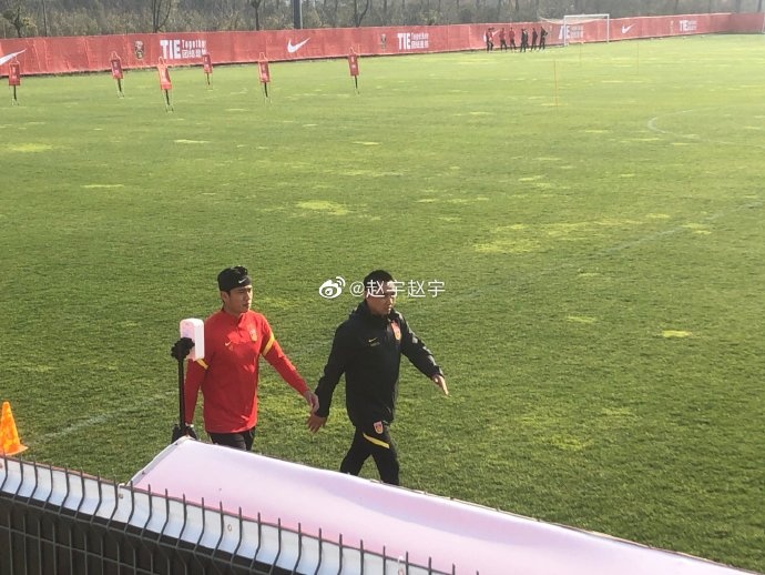 记者:张宇宁脚踝伤势未愈 已连续两天缺席国足训练