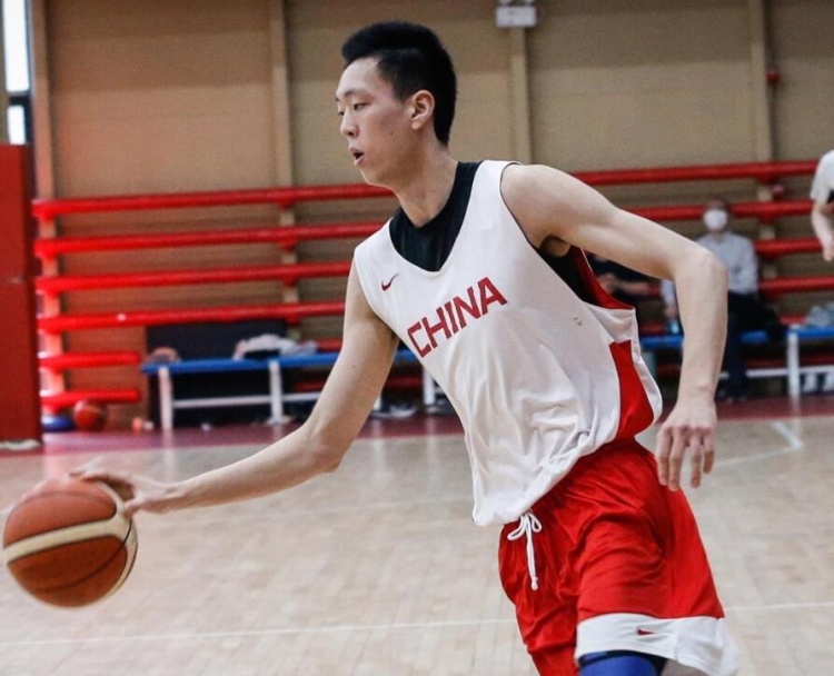 雷佳:上海签约中国男篮U18国家青年队球员张智尧和戴昊