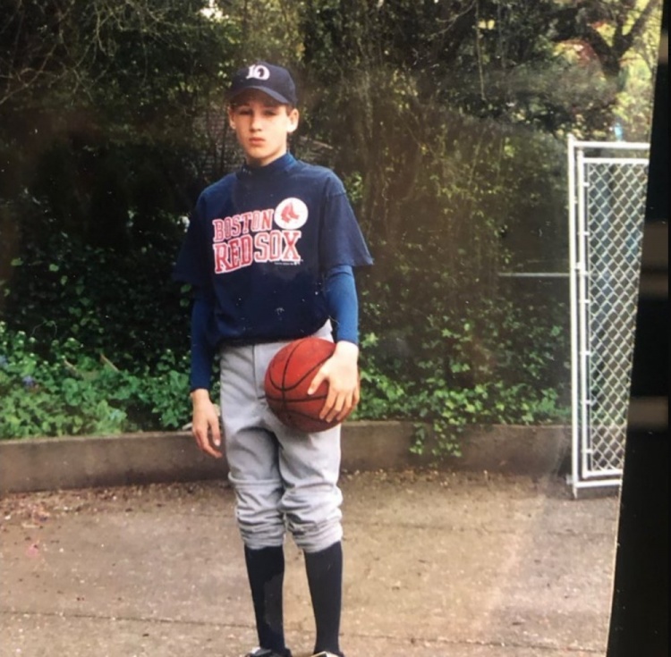 很精致！克莱晒着他童年时的旧照片 穿着红袜队的球衣迎接MLB的新赛季