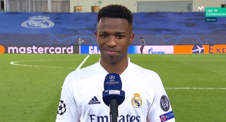 vinicius:胜利是全队努力的结果 十字架是俱乐部的传奇