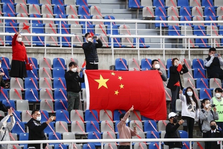 韩国媒体是否认可中国球迷为违反防疫规定欢呼？上海媒体:钻牛角尖 对防疫没有信心