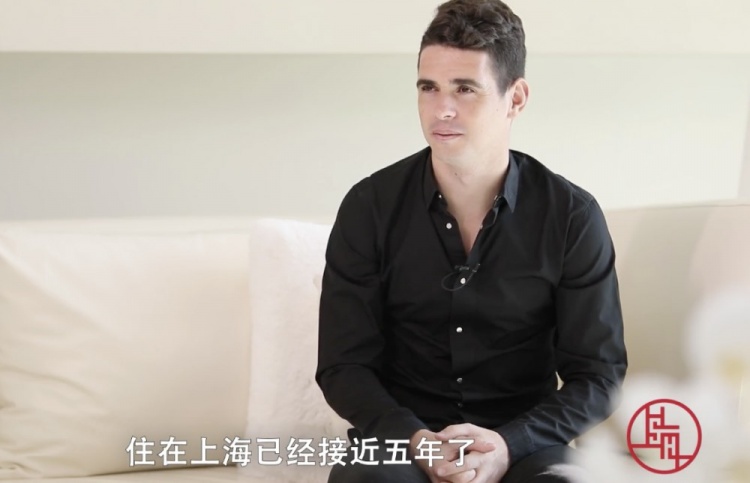 奥斯卡:我和妻子正在考虑在上海再生一个孩子 今年我们想在上海开一所足球学校
