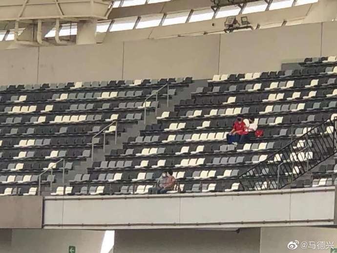 韩国球迷在女足比赛中预订了43个座位 到目前为止只有4人到场