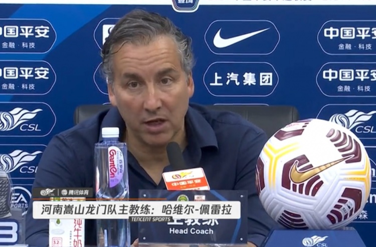 河南教练:球队可以昂首离开球场 我不看年龄 只看能力