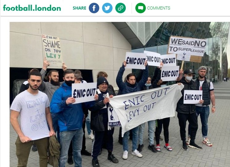 英国媒体:托特纳姆球迷在球场外抗议欧洲超级联赛 部分球迷引用“李维出局”口号