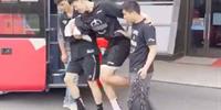 国内媒体:回到球队后 章昊的脚踝伤势在训练中并不严重 但可能会缺席决赛