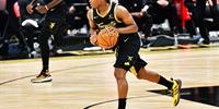 萝莉常规赛助攻数上升至NBA历史第37位 第一个是拜伦·戴维斯
