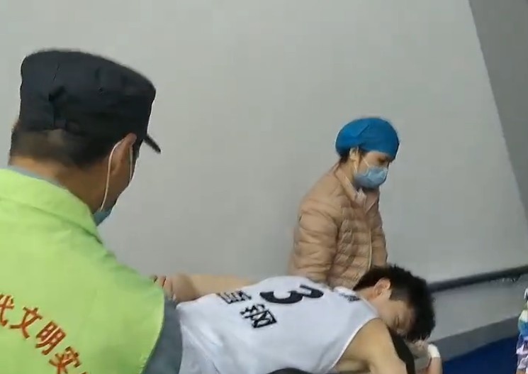 宋湘:曾卜凡腰部受伤 仍在等待结果