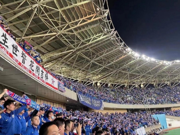 上海媒体:苏州延长上海德比地铁运营时间 高铁站挤满申花球迷