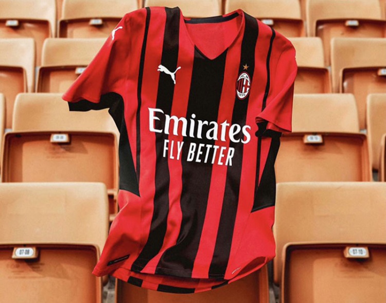 自始至终 红黑领域AC米兰发布了2021/22赛季主场球衣