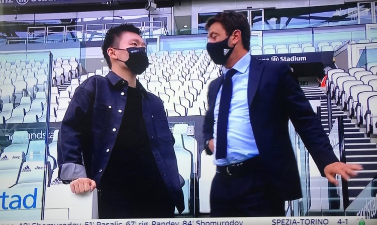 你们聊了什么？赛前 张和阿涅利在场外交谈