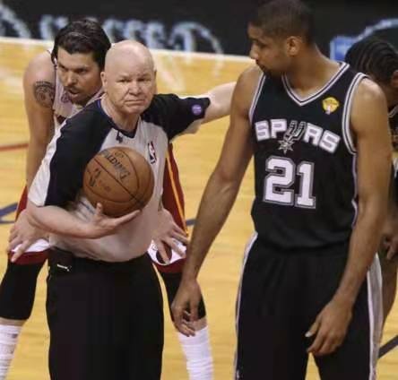 秘密|NBA裁判:一群在球迷和球员双重压力下被忽视的心理问题