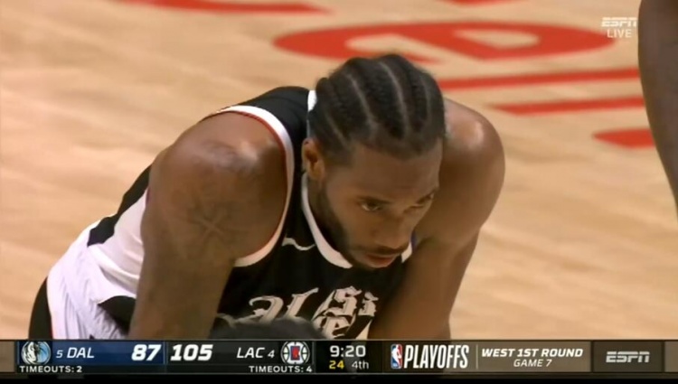 小卡犯规 保送罚球线 快船主场球迷喊“MVP”