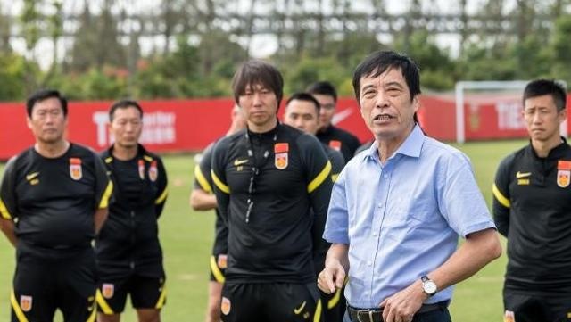 昨晚杜和陈钰源出现在国家足球训练场上 他们以前和所有的士兵讨论过减压问题