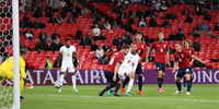 欧洲杯 英格兰 1-0 捷克小组 第一名 晋级 斯特林的头锤 亨德森的进球被吹