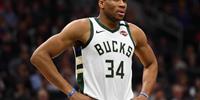 信哥有望成为NBA历史上第三个单赛季场均28分13篮板5助攻的球员