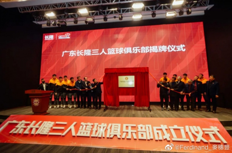 记者:基于全国俱乐部精英赛的实验性三人篮球职业联赛将启动