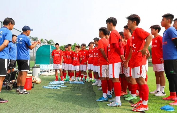 恒大足校倒闭？官方回应：恒大足校各年龄段梯队已陆续返校