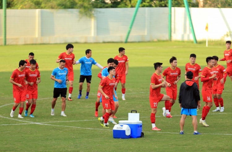 越南后卫胡晋才：对阵中国队需发扬团队精神，这是越南足球的传统