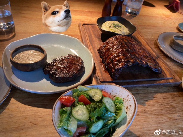 伙食不错！周琦发微博晒晚餐：冒个泡