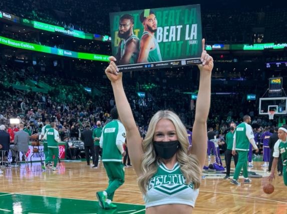 绿军第三节开局轰出一波8-0 主场球迷高喊“Beat LA”