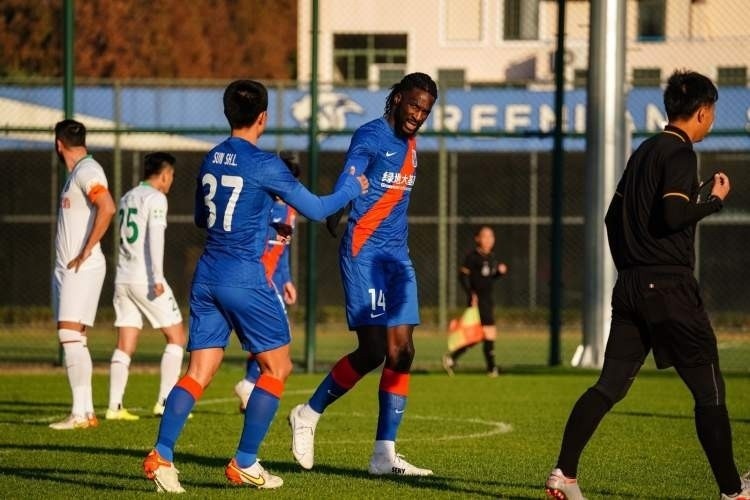 热身赛-申花3-0青岛 敦比亚梅开二度阿德里安破门