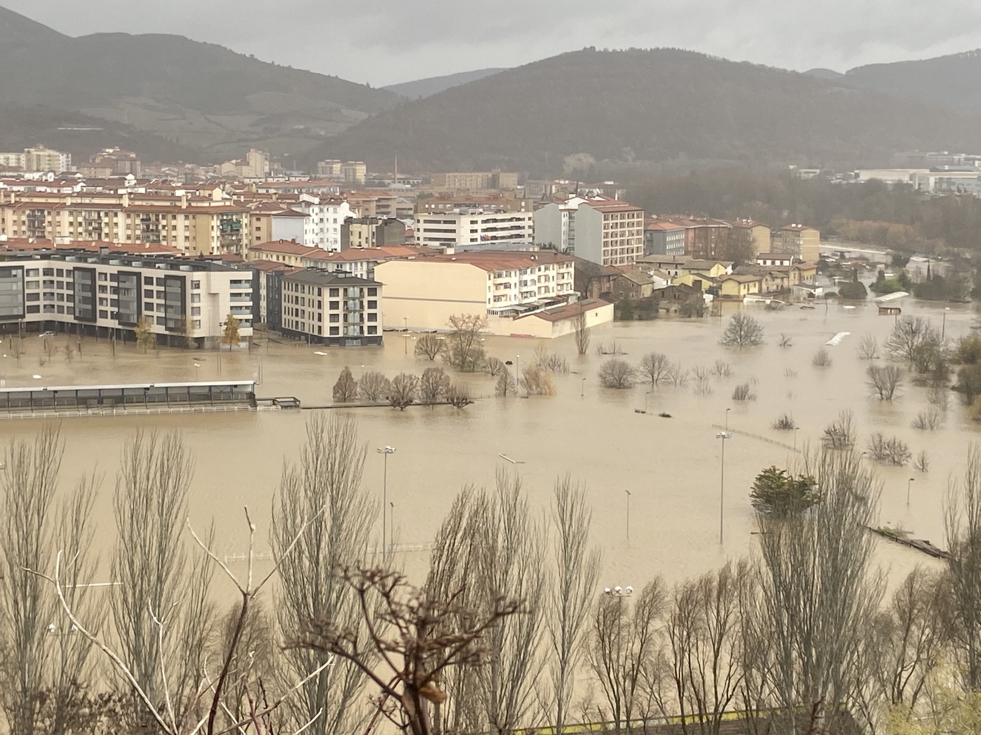 巴萨周末客战对手奥萨苏纳所在城市遭遇洪水，已连续降水超15天