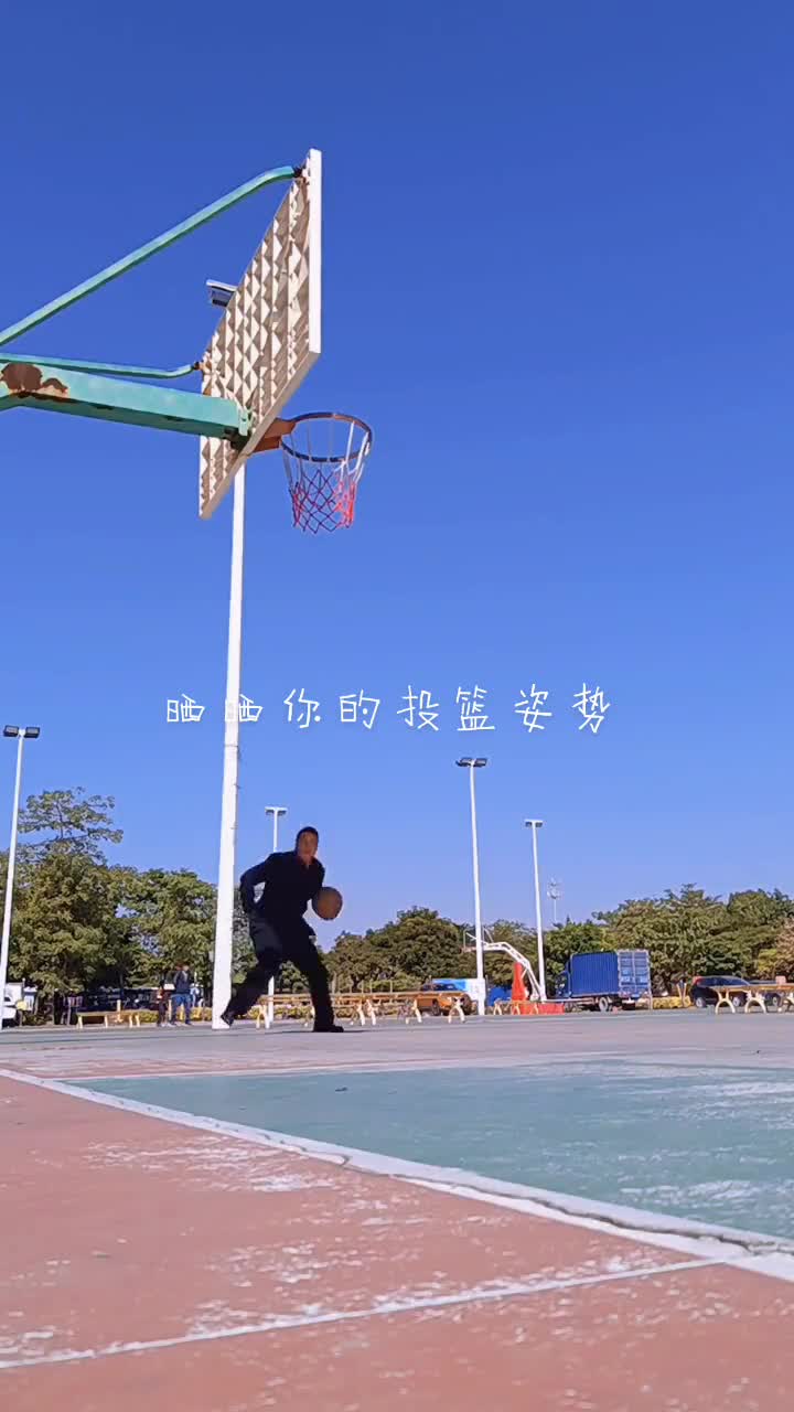 一气呵成真丝滑！每天都要看看董事长打球