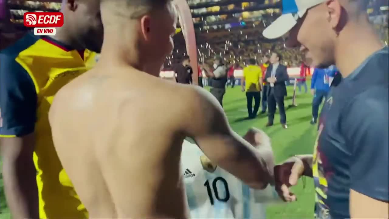 炫耀了！厄瓜多尔球员不敢相信自己得到了梅西球衣