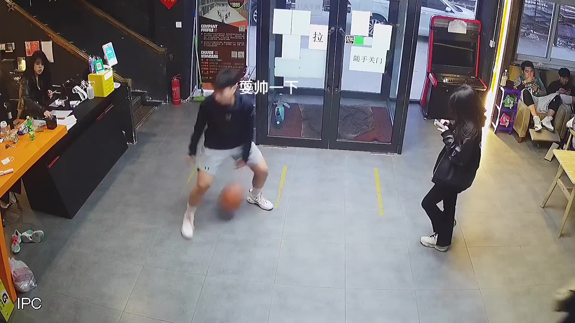 这一通操作后空气仿佛静止了