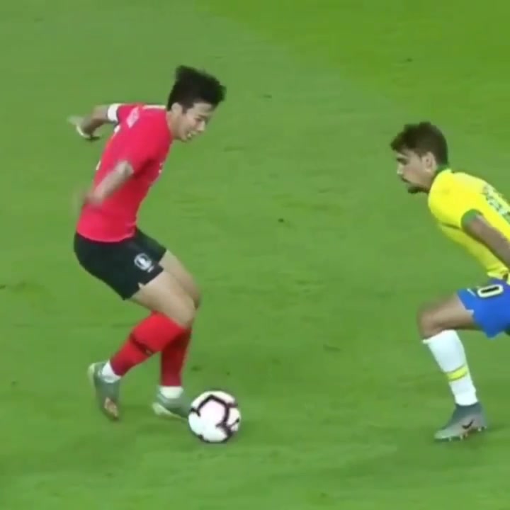 脚踝终结！上次韩国vs巴西，孙兴慜连续假动作晃倒帕奎塔
