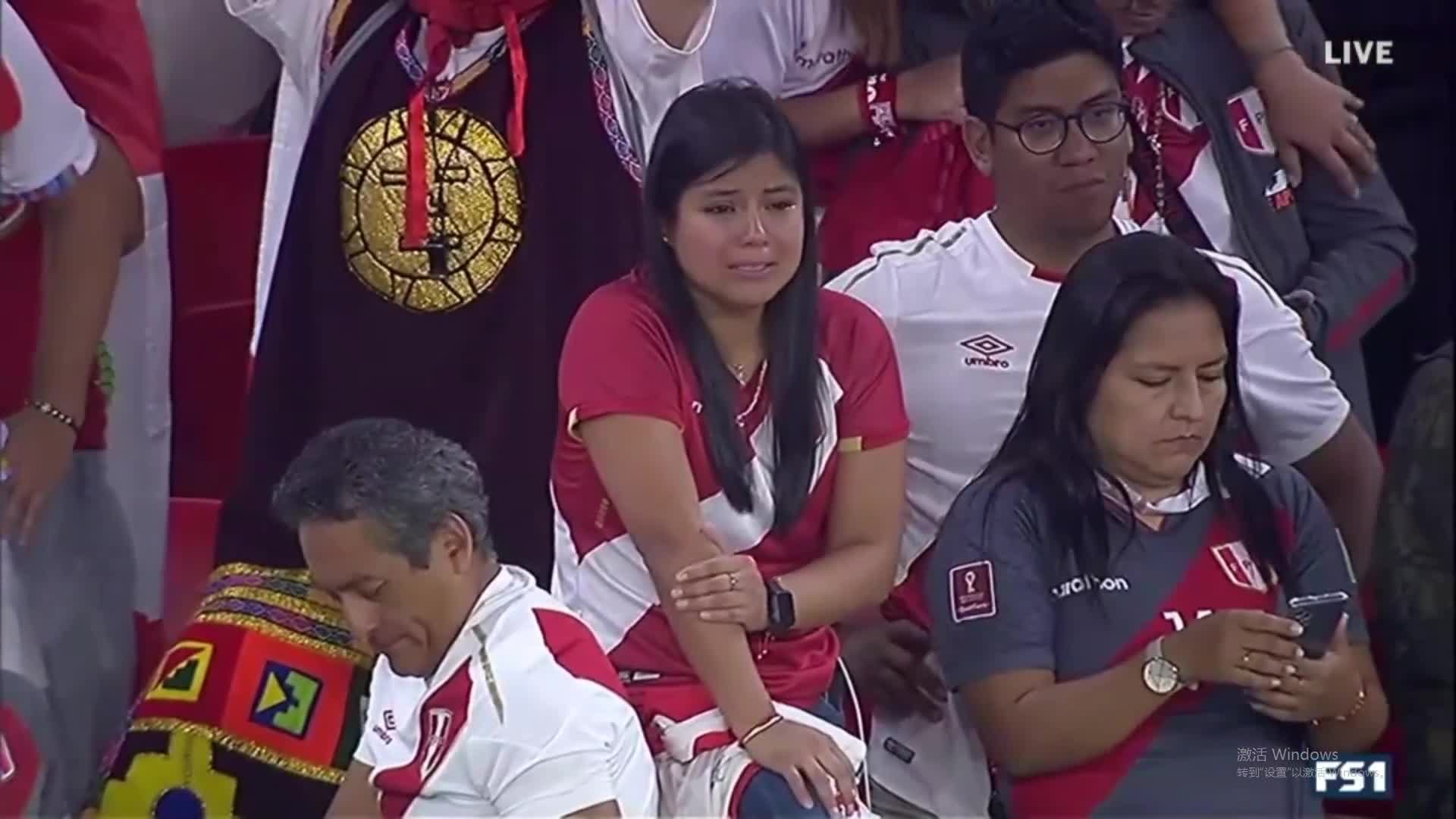 令人心酸！秘鲁无缘世界杯 看台女球迷哭成泪人