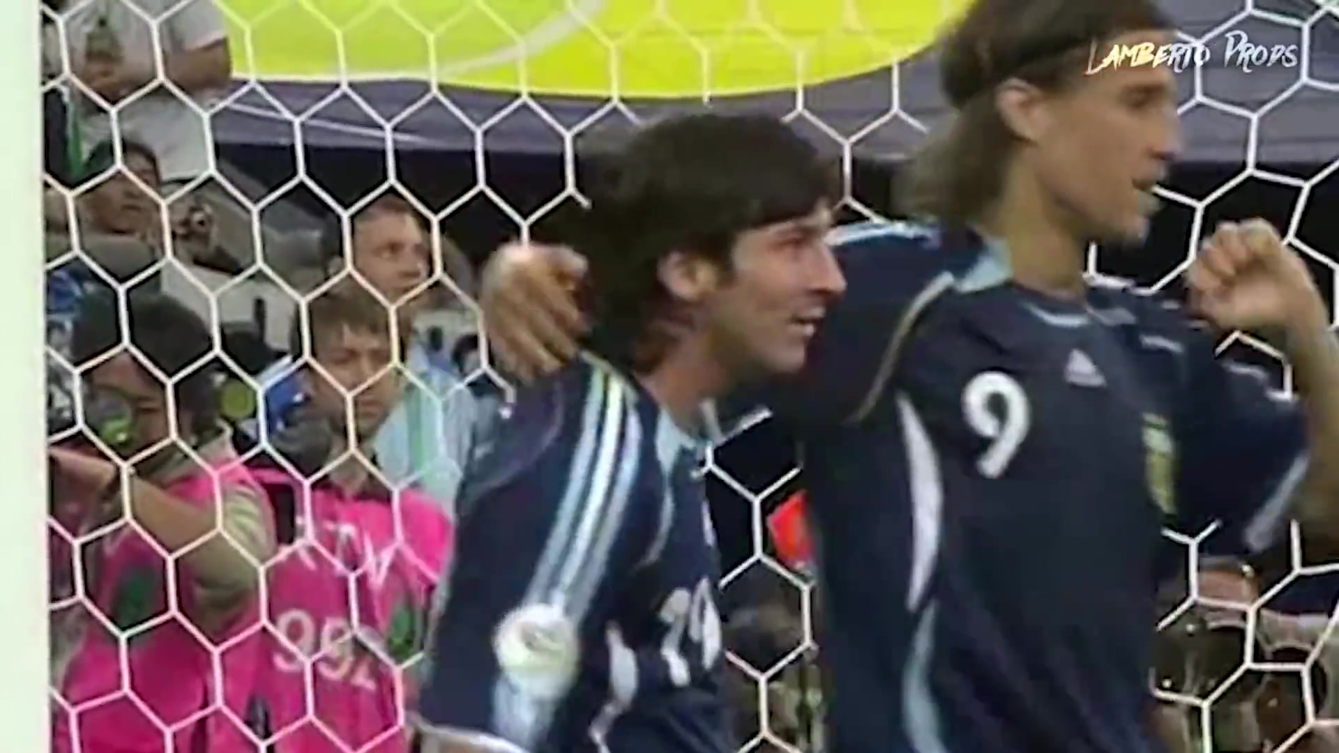 16年前19岁的梅西代表阿根廷世界杯首秀