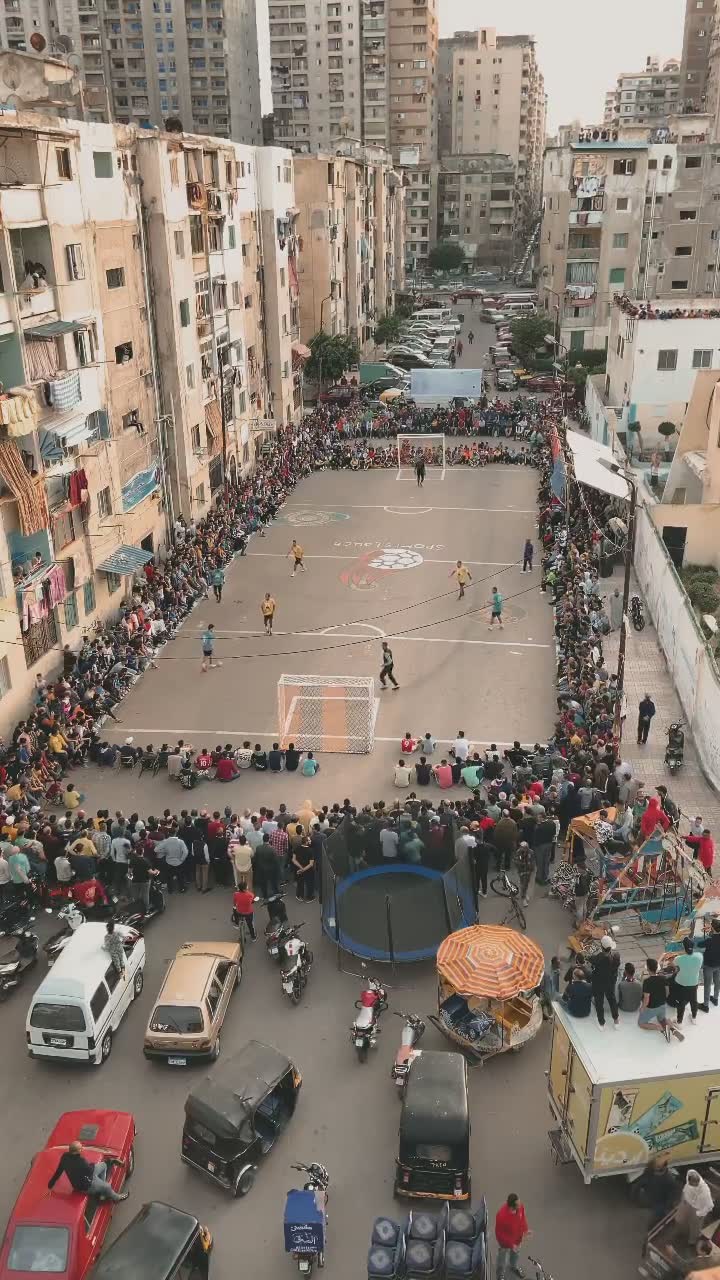 埃及亚历山大港的社区足球赛，这氛围真的羡慕了~~