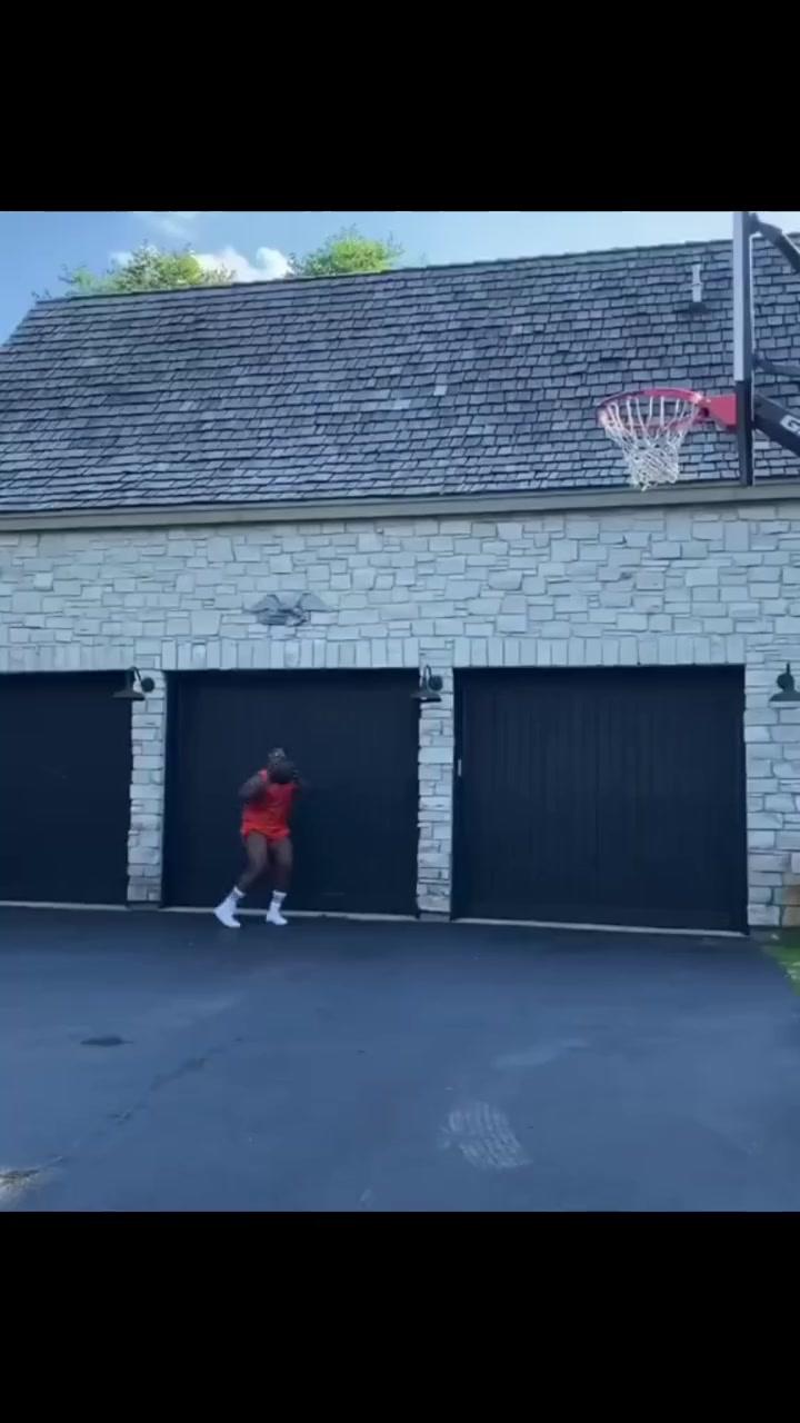 胖哥录制视频：这就是平时你们自己一个人投篮时的写照吧？