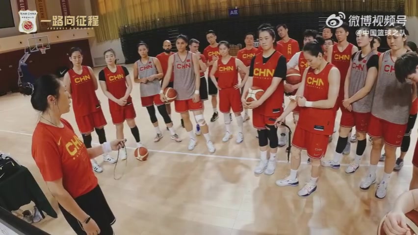 超快节奏+高燃气氛！中国女篮进行高强度训练