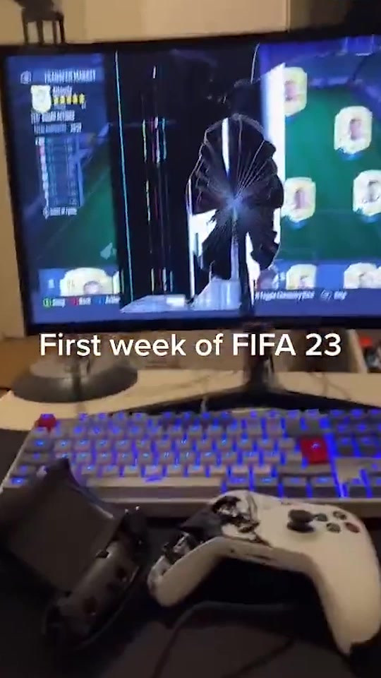 球迷玩FIFA23一周后…