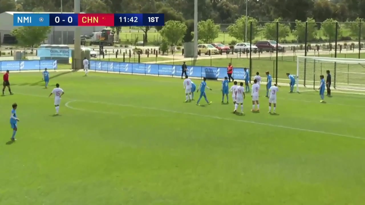 U17中国男足1-0领先！黄开俊禁区内乱战破门