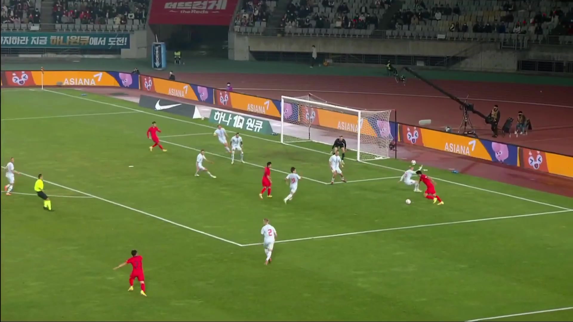 韩国1-0领先冰岛！曹圭成送助攻，宋旻圭头球破门