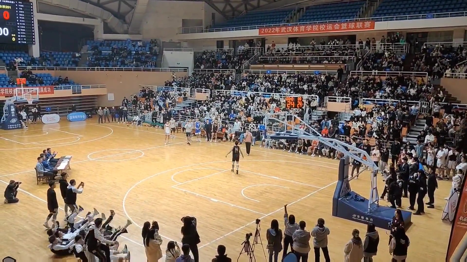武汉体育大学新一届扣篮大赛预赛合集 罚球线一步真的巨帅