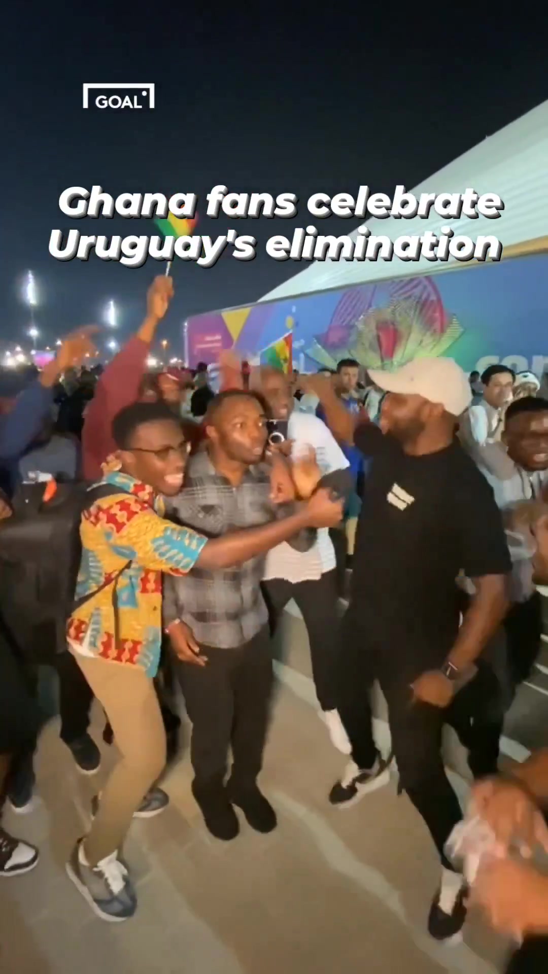 比赢球还开心!加纳球迷赛后庆祝乌拉圭出局!苏亚雷斯 卡瓦尼拜拜