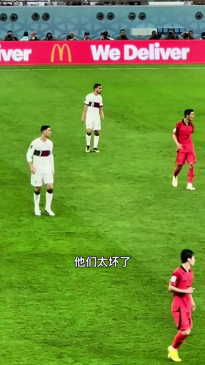 王涛：韩国球迷太坏了，C罗一拿球就喊梅西