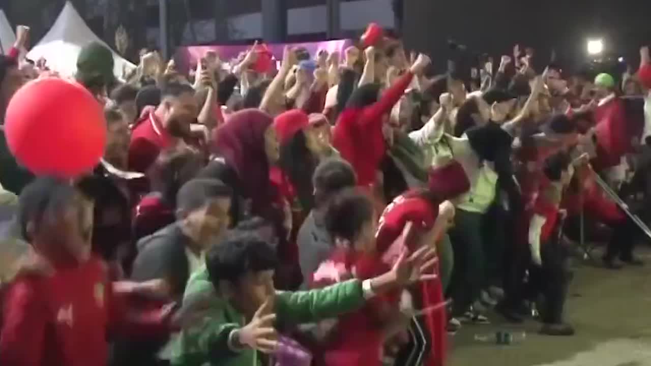 纯粹的足球！感受下摩洛哥各地球迷庆祝瞬间