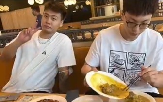 我要跟我最好的朋友去海边玩！胡明轩晒与赵睿等人游玩三亚的视频