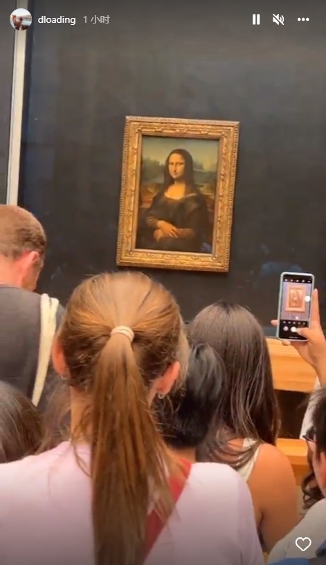 拉塞尔前往法国卢浮宫游玩 参观了世界名画《蒙娜丽莎》