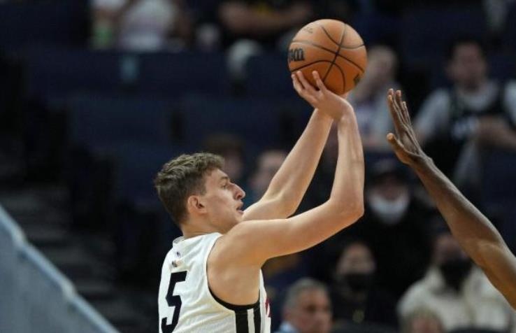 约维奇：从欧洲过渡到NBA真的很难 但今天我的投篮命中了篮筐