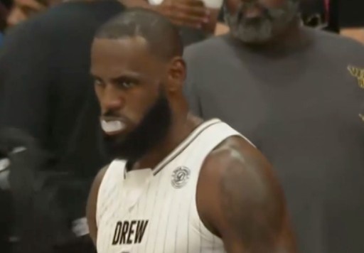 贝弗利发推：老詹今天疯狂了 这场比赛像NBA